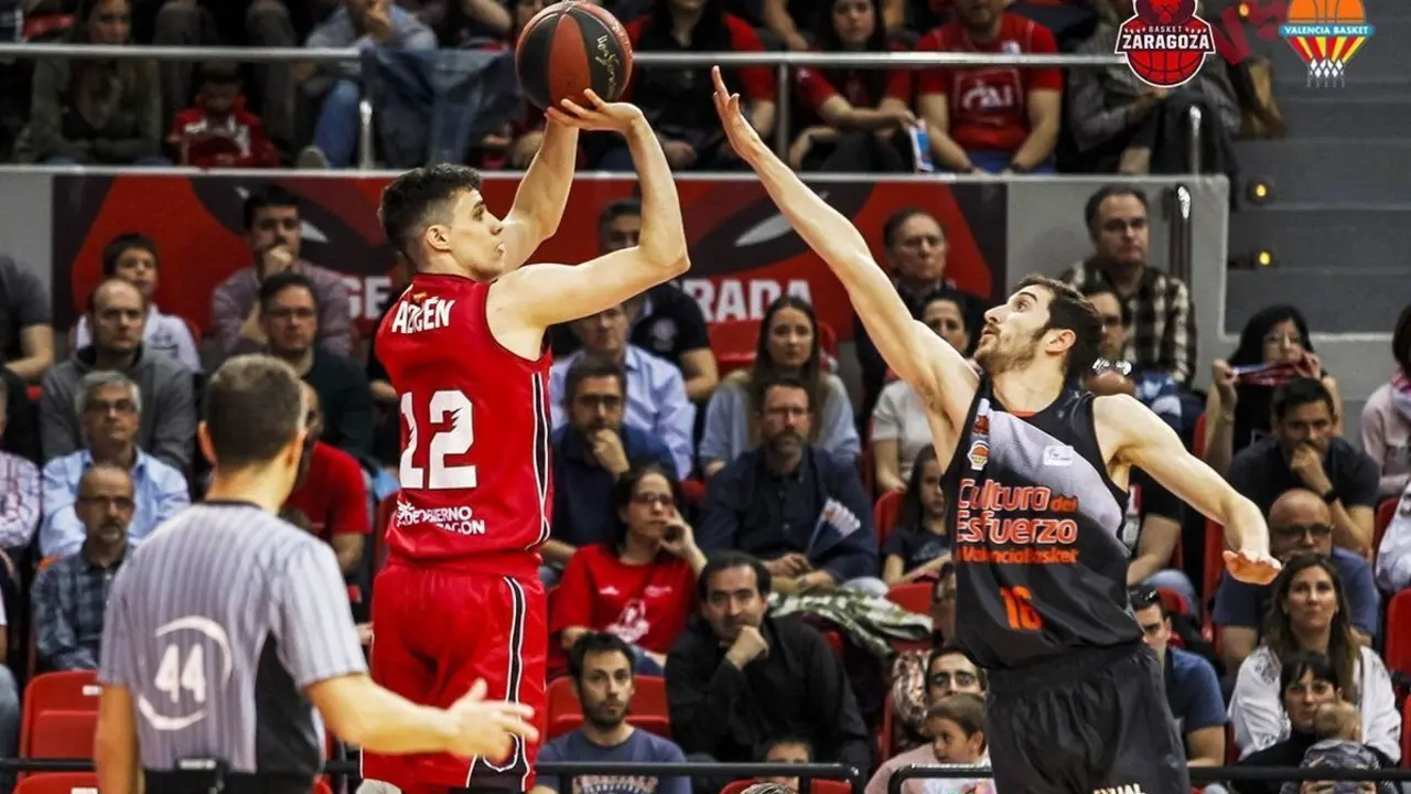 Aloc&eacute;n, en el partido ante Valencia. Foto: Basket Zaragoza