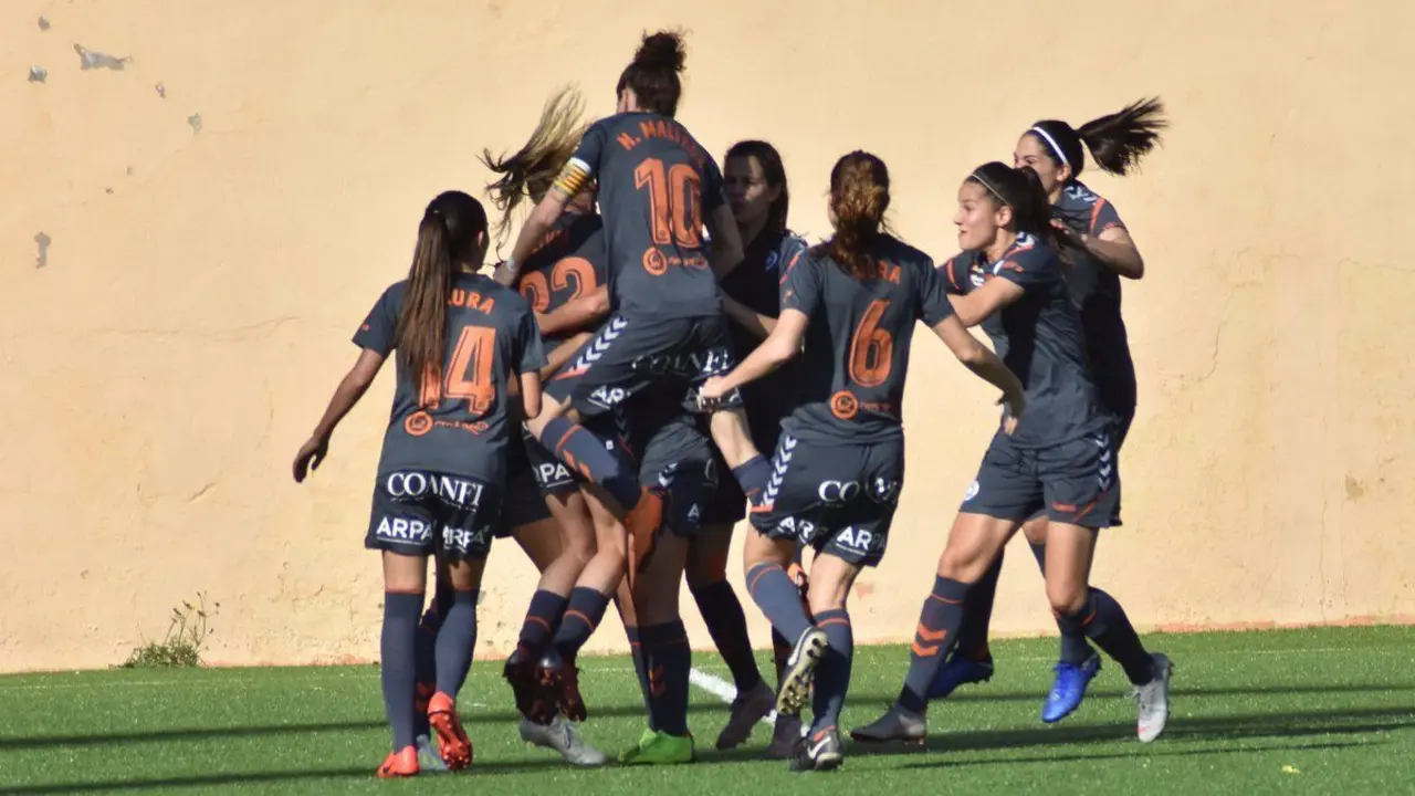 El primer equipo del Zaragoza CFF celebra un gol de la pasada campa&ntilde;a. Foto: Zaragoza CFF