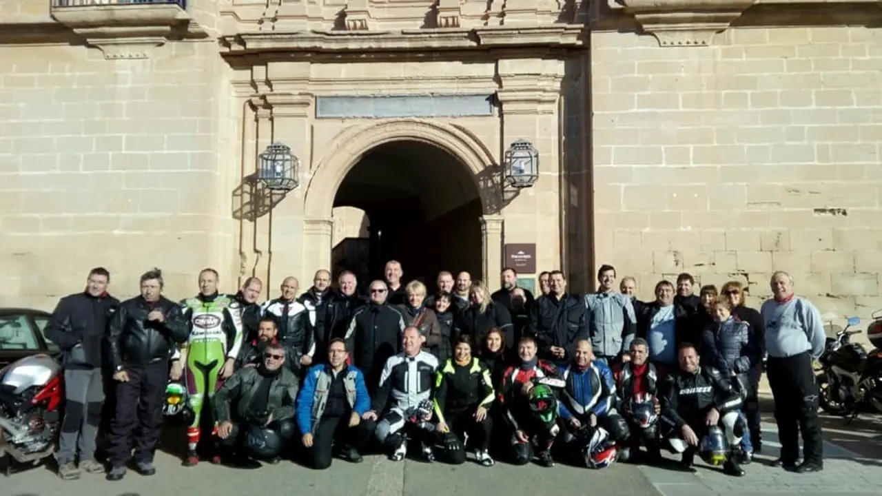 Los socios del Club Motociclista Alca&ntilde;iz ascienden a 100 y siguen creciendo. | Foto: Facebook