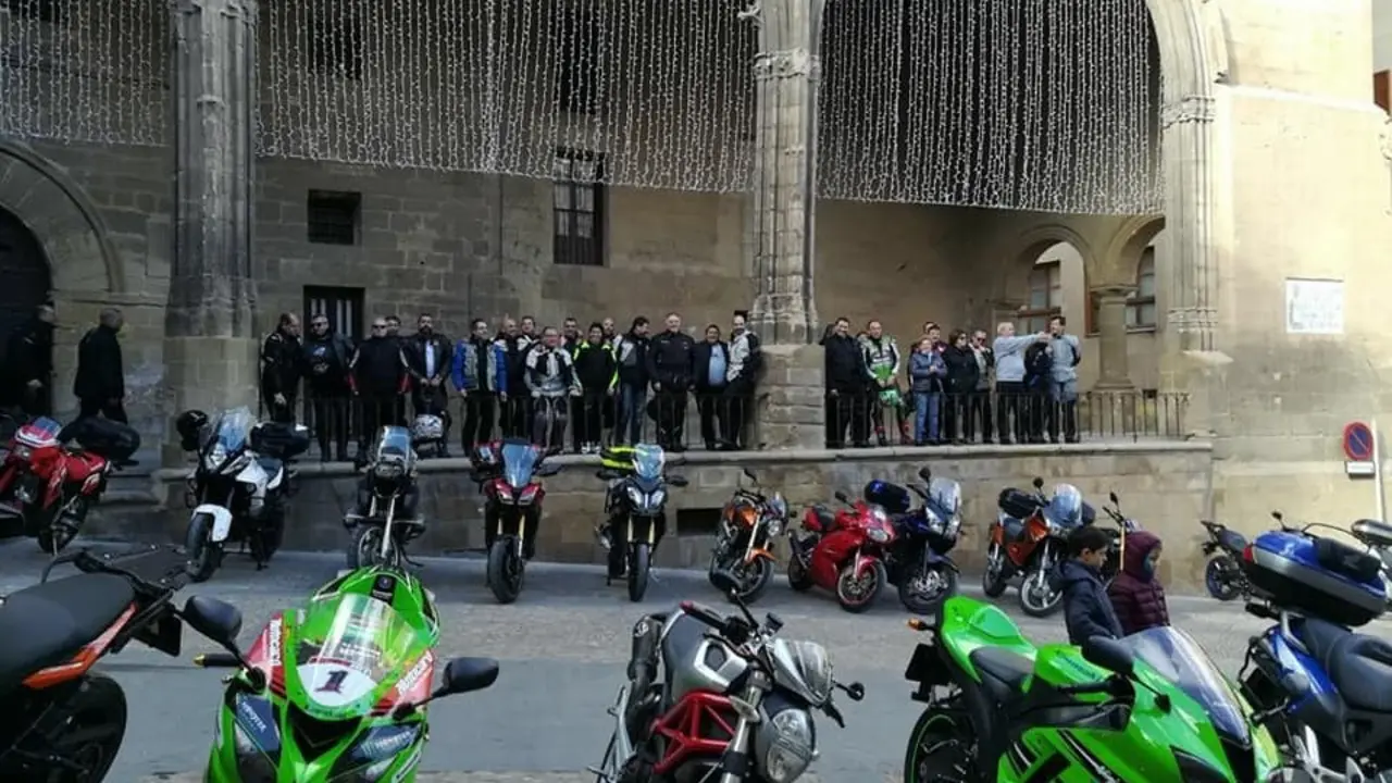 El Club Motociclista Alca&ntilde;iz realiza salidas semanales por la comarca y tambi&eacute;n por otros puntos de la geograf&iacute;a. | Foto: Facebook