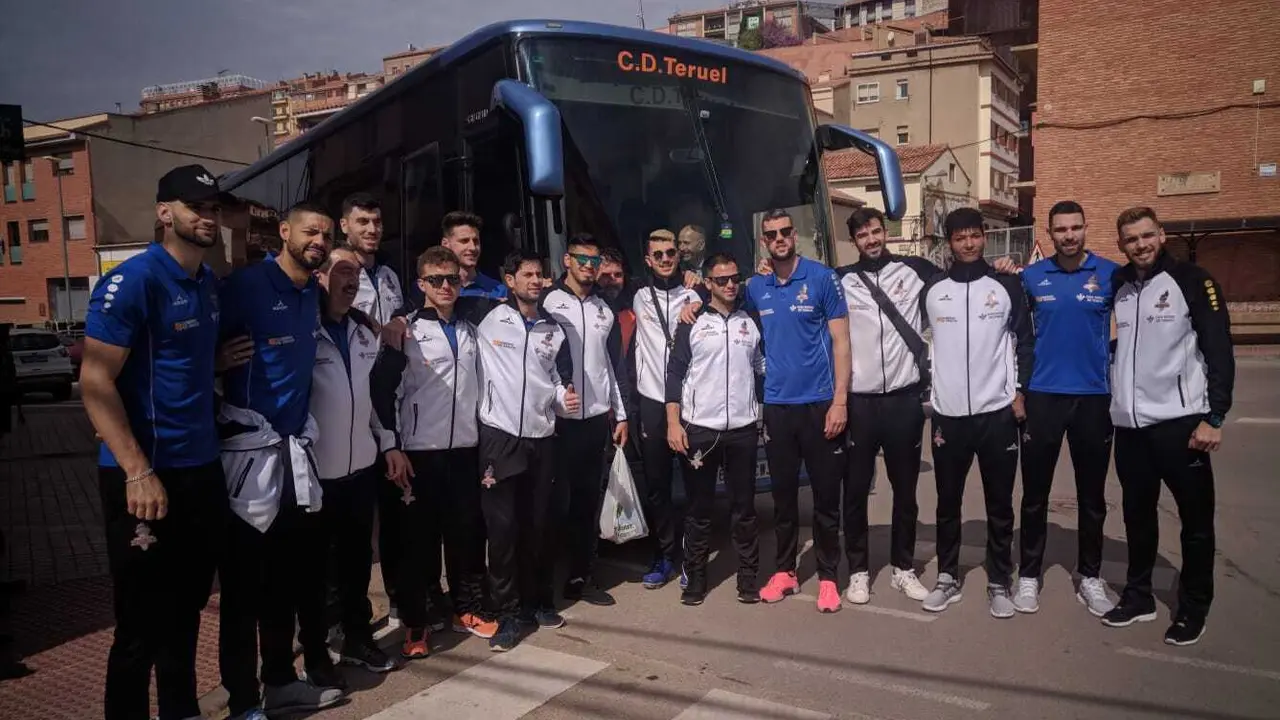 El CV Teruel parte hacia Almer&iacute;a para la tercera final de Superliga 2019 |Foto: Isabel Traver