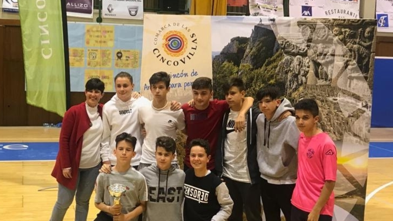 Jugadores del Mambo FS ganador del Marat&oacute;n Junior Cinco Villas. Foto: Cinco Villas