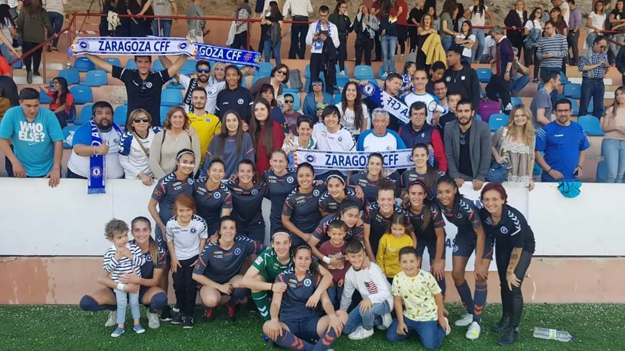 Equipo y afici&oacute;n en Madrid en el partido de ida. Foto: Sara Morer