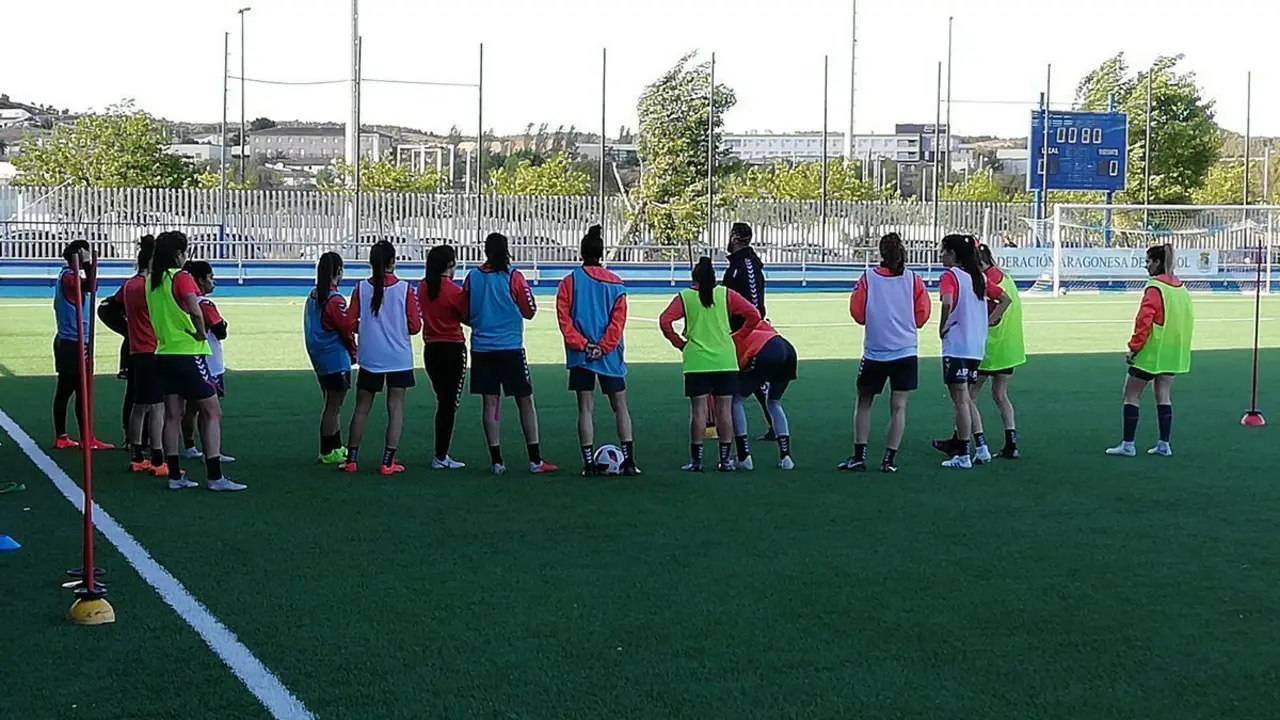 Entrenamiento del Zaragoza CFF en su tradicional campo, el Pedro Sancho, durante la temporada pasada. Foto: Zaragoza CFF
