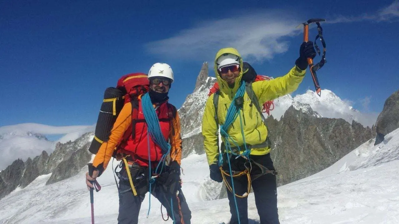 David Orna y Diego Grasa camino al Diente del Gigante. Foto: Cedida