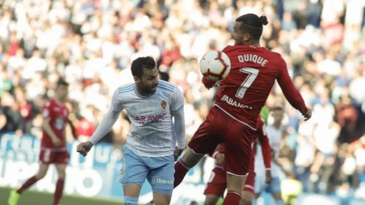 Guiti&aacute;n cabecea un bal&oacute;n. Foto: La Liga 123 