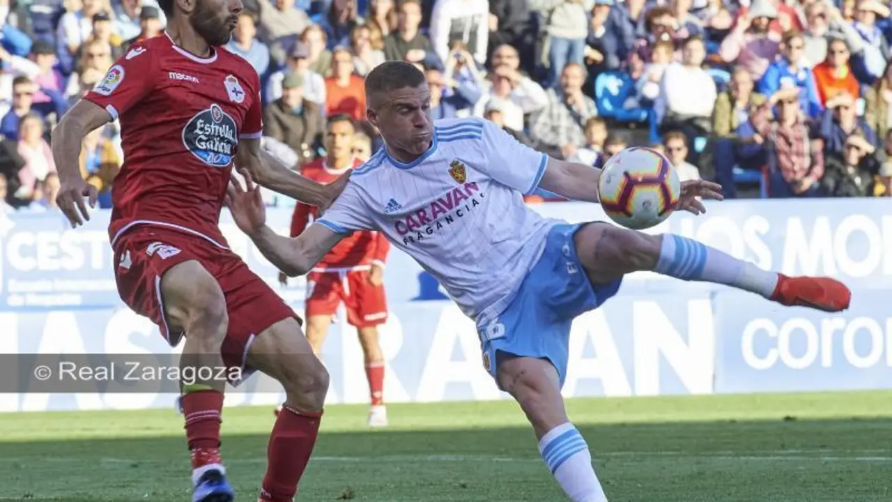 Biel remata un bal&oacute;n sin fortuna. Foto: Real Zaragoza