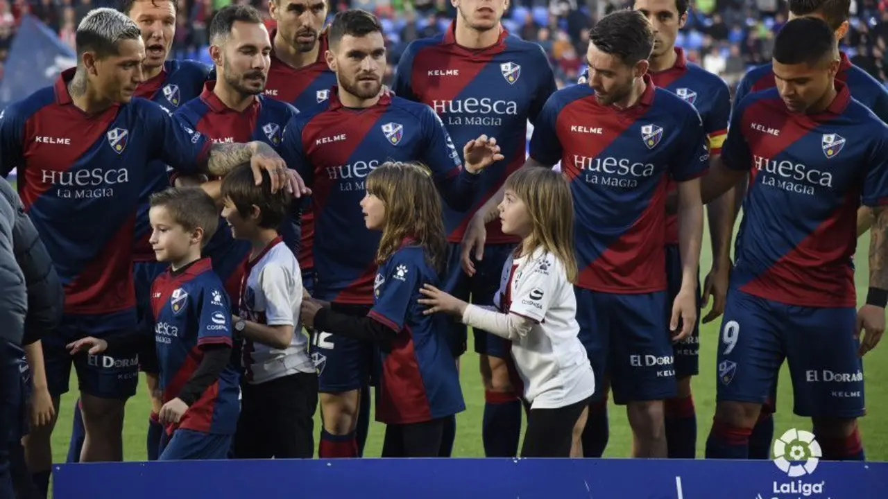 La plantilla oscense deber&aacute; sufrir una remodelaci&oacute;n para la campa&ntilde;a que viene. | Foto:LaLiga