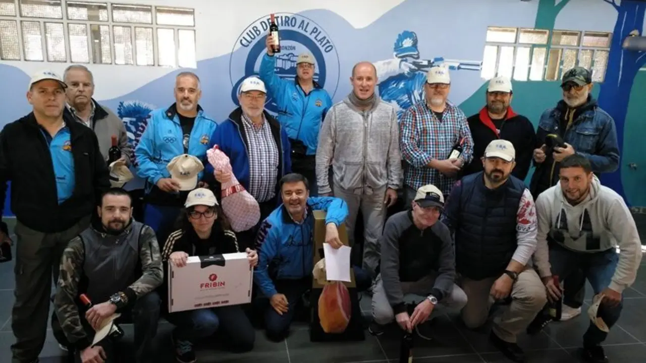 Participantes en la prueba de tiro celebrada el domingo 5 en Monz&oacute;n. Foto: CT Monz&oacute;n