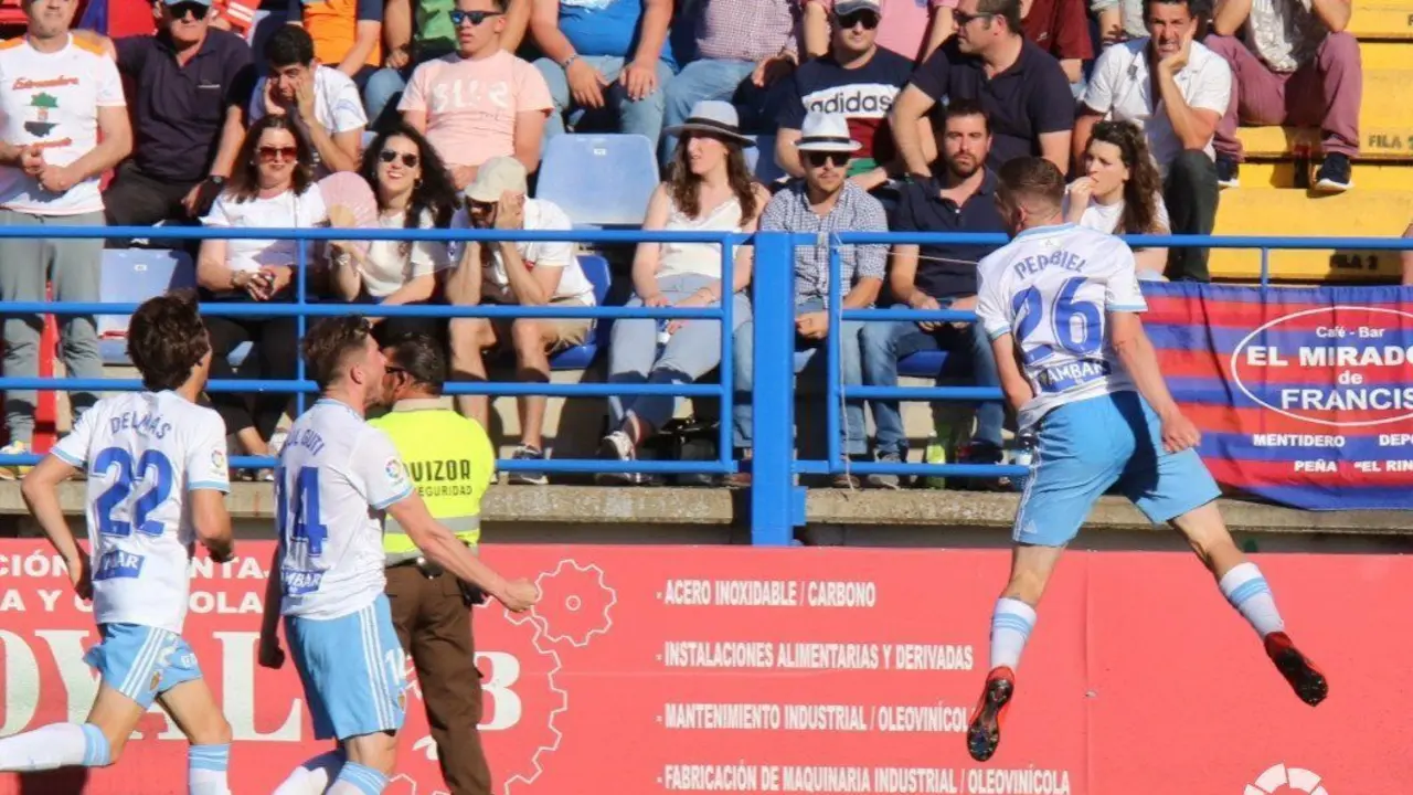 Pep Biel celebrando el bello gol que anot&oacute; ante el Extremadura Foto: Liga 1 2 3