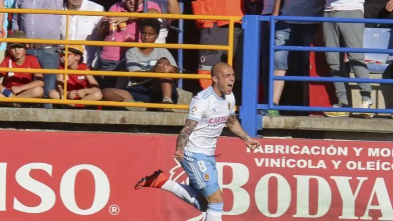 Jorge Pombo celebra su gol. Foto: La Liga 1 2 3