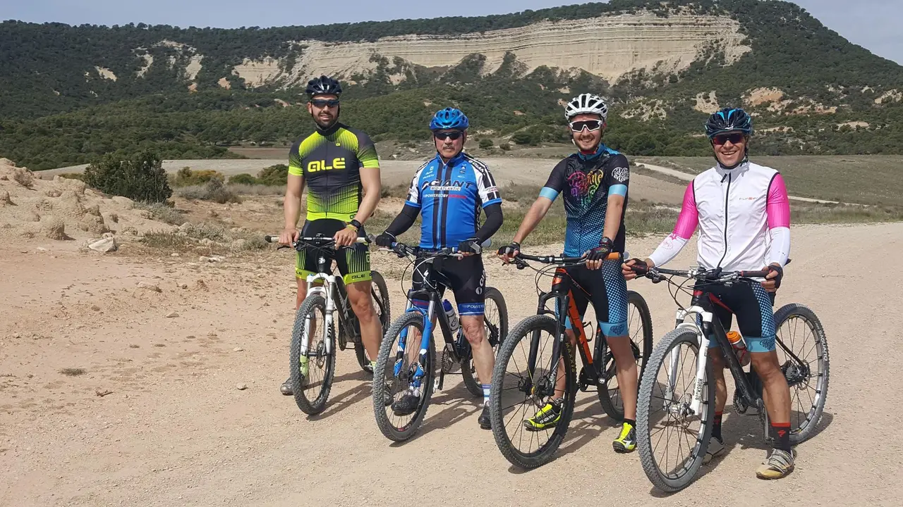 Reconociendo el territorio de las Cinco Villas para 'Senderos del mundo' a golpe de pedal. Foto: Cinco Villas