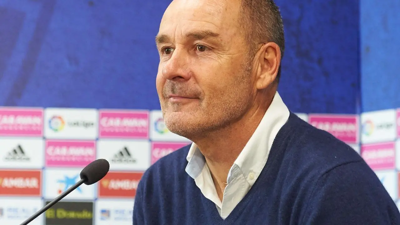 V&iacute;ctor Fern&aacute;ndez en sala de prensa. Foto: Real Zaragoza