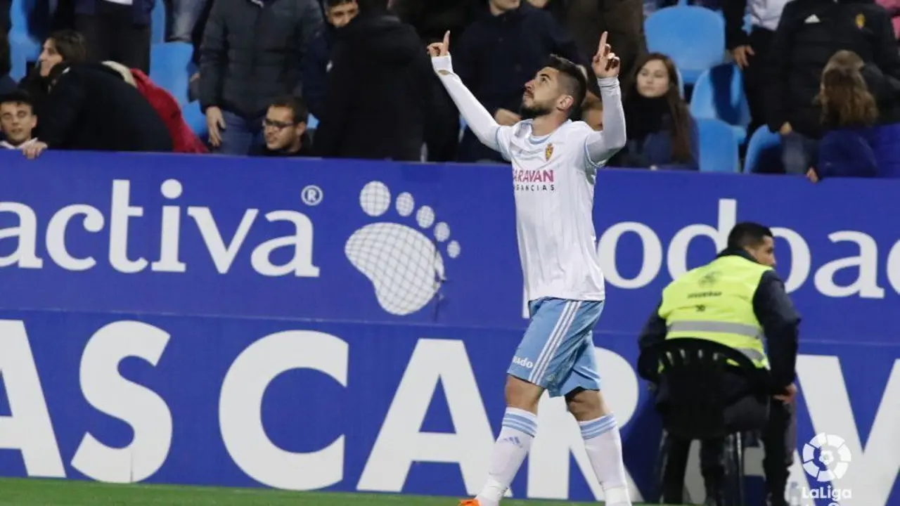 Papu celebra un gol con el Real Zaragoza. Foto: LFP