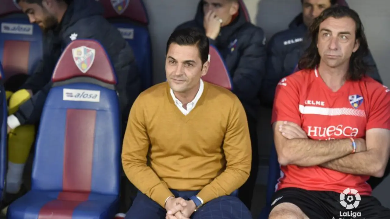 Francisco, en el banquillo del Huesca donde no estar&aacute; la pr&oacute;xima temporada. Foto: LaLIga Santander