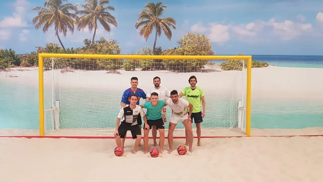 Imagen del CD F&uacute;tbol Playa Zaragoza en su primer entrenamiento en el Beach Center Arena