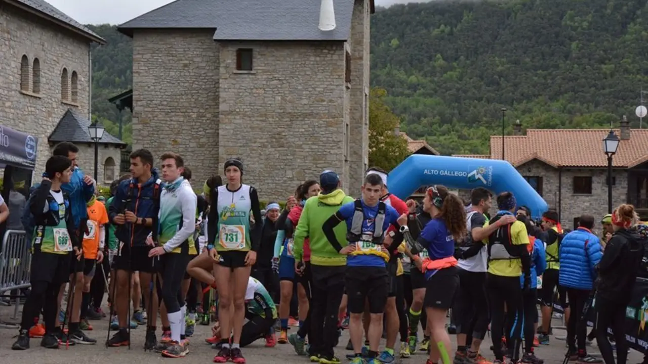 Concentraci&oacute;n y buen ambiente en Gav&iacute;n antes del inicio de una de las carreras. Foto: Crestas del Infierno