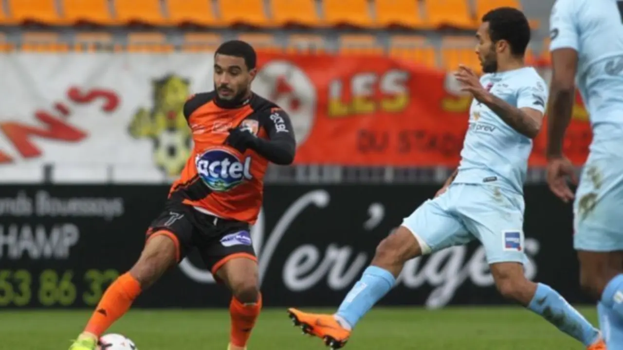 Etinof puede jugar por ambas bandas. Foto: Stade Levallois