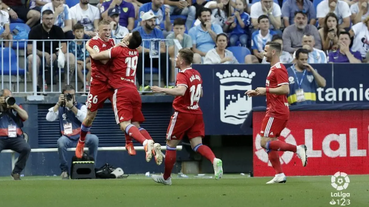 Biel celebra el 0 a 1 en La Rosaleda. Foto: Liga 123