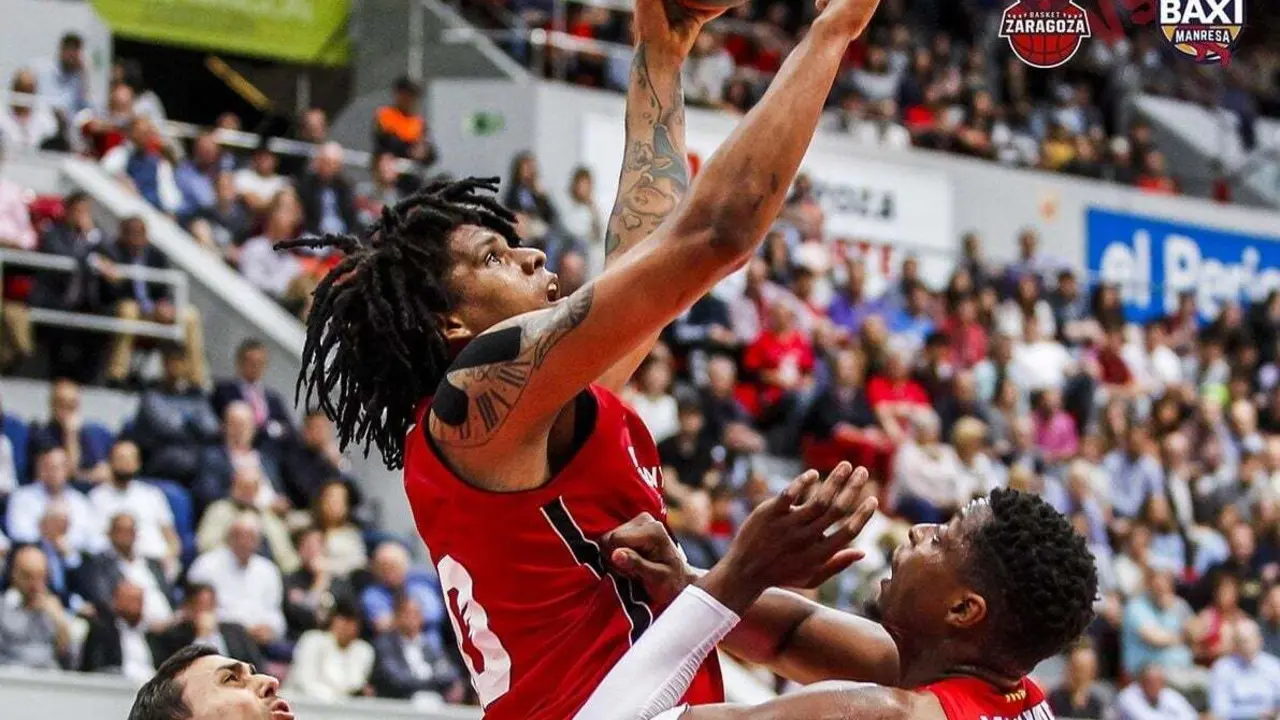 Javier Justiz entra a canasta. Foto: Basket Zaragoza