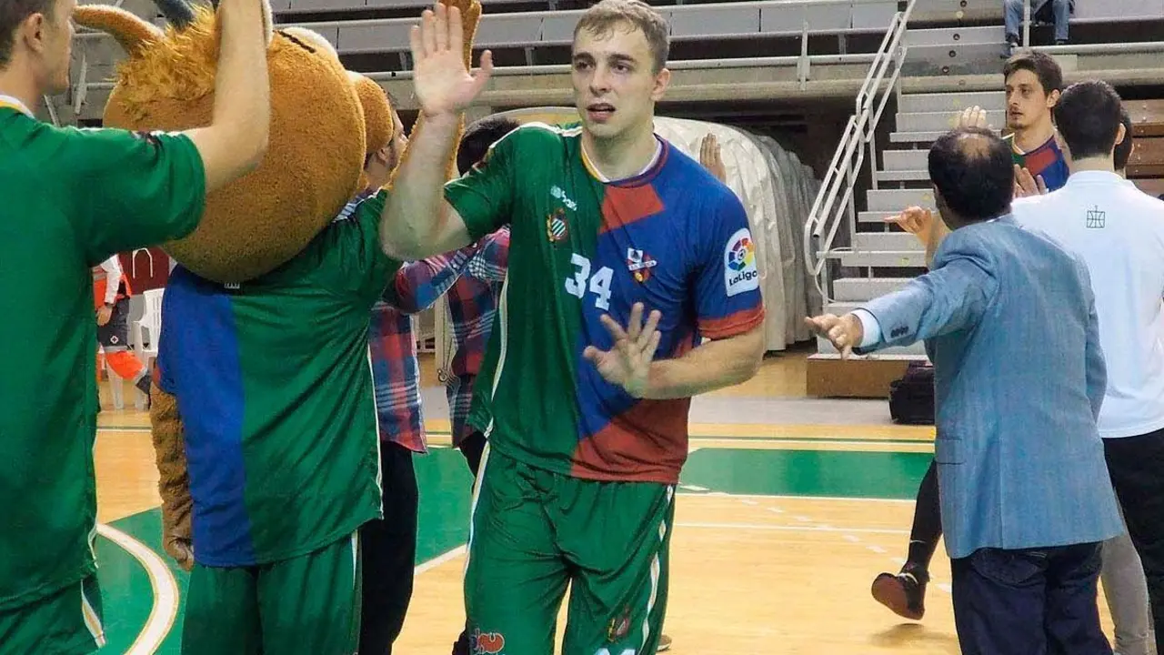 V&iacute;ctor Demetrio en la presentaci&oacute;n del primer partido de liga | Foto: C.Pascual