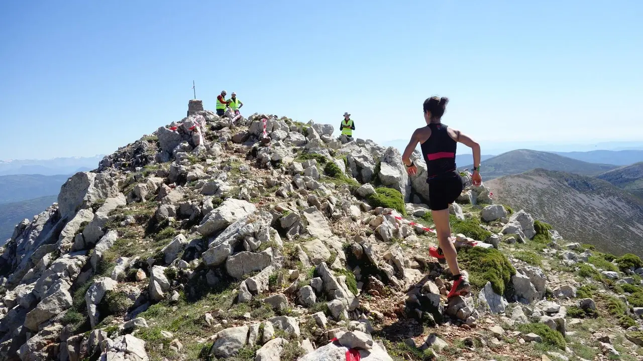 El campeonato de Arag&oacute;n de trail tuvo en la cima del Tozal de Guiara uno de los lugares m&aacute;s bellos de la carrera. Foto: Pe&ntilde;a Guara