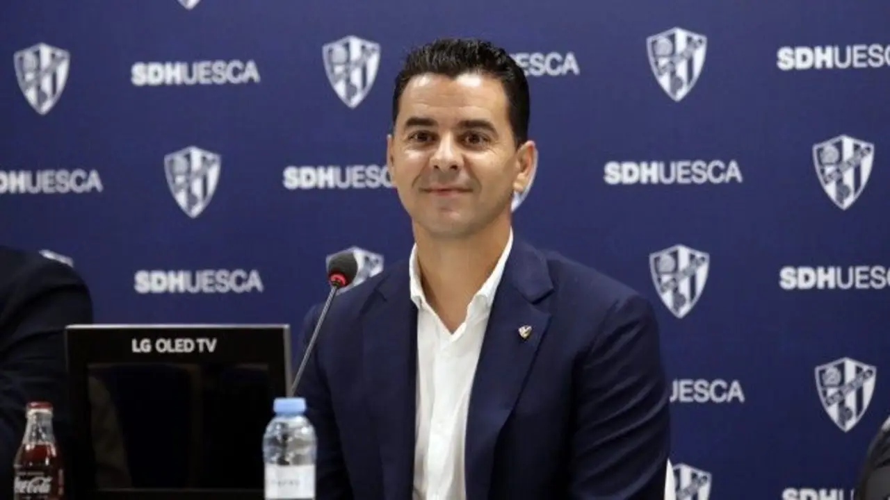 M&iacute;chel, en su presentaci&oacute;n como entrenador del Huesca. Foto: SD Huesca