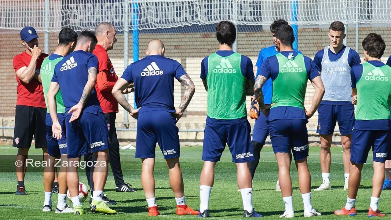 Los jugadores del Real Zaragoza en una sesi&oacute;n de entrenamiento. Foto | Real Zaragoza