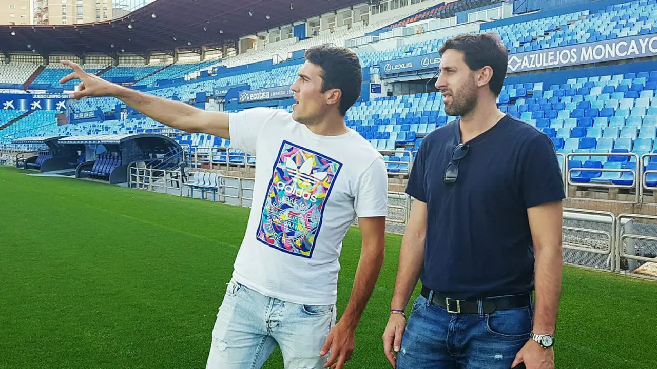 Zapater y Diego Milito el pasado domingo en La Romareda