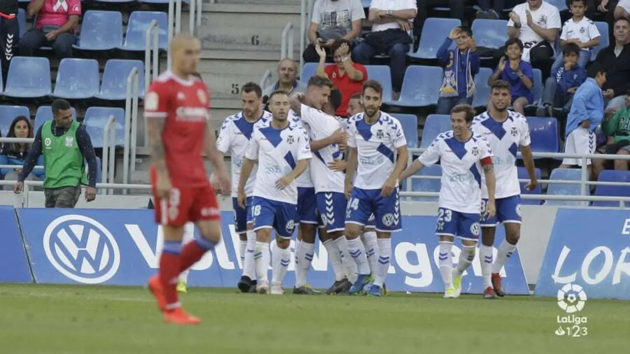 El Tenerife celebra su gol de la victoria ante el Real Zaragoza durante la temporada pasada. Foto: La Liga 123