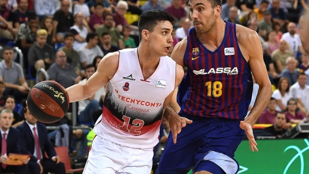 Carlos Aloc&eacute;n, defendido por Oriola. Foto: ACB