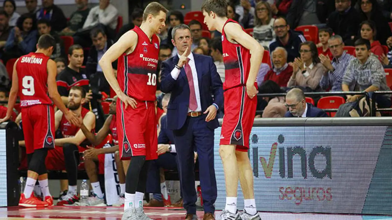 Krejci, junto a Seibutis y Fisac. Foto: Esther Casas/Tecnyconta Zaragoza
