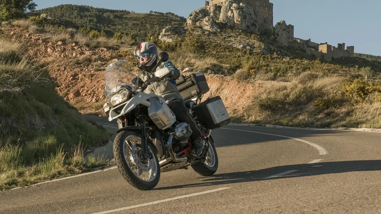 El turismo ligado a las motos cada vez cobra m&aacute;s espacio en el Alto Arag&oacute;n. Foto: Tuhuesca