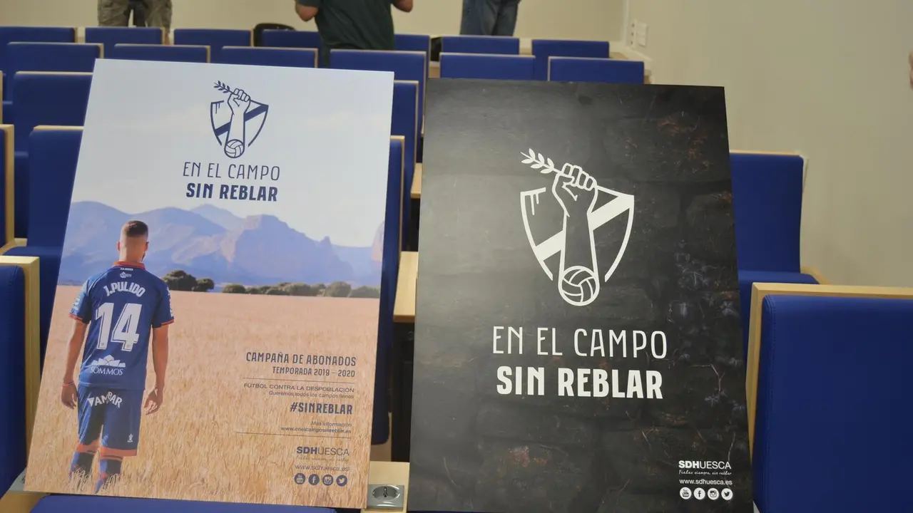 En la imagen, los dos carteles que dan soporte a la campa&ntilde;a de abonados de la SD Huesca para la pr&oacute;xima temporada. Foto: Sportaragon