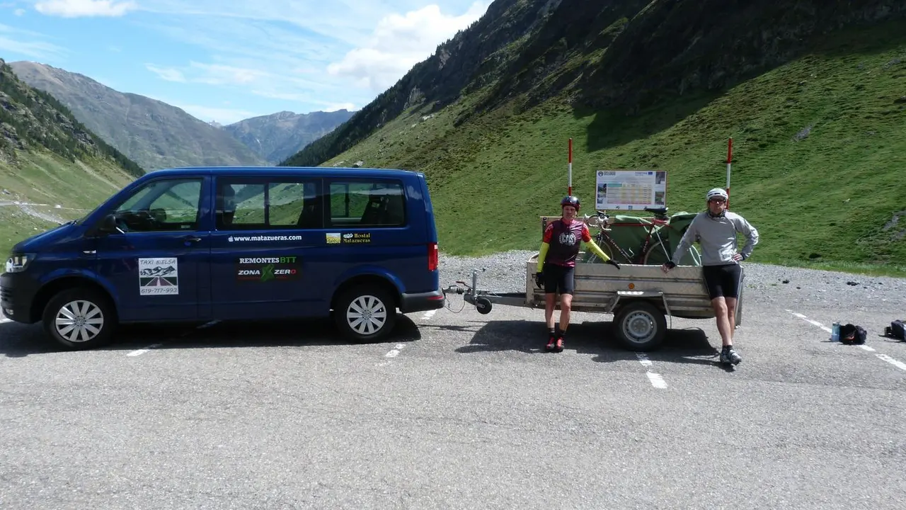 El pasado 8 de junio una veintena de bikers ya probaron el nuevo servicio que conecta ambas vertientes del Pirineo por Bielsa-Aragounet. Foto: Zona Zero