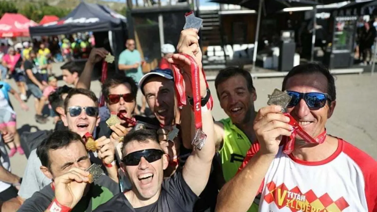 Finishers de la Quebrantahuesos 2019. La alegr&iacute;a por acabar esta cicloturista es inmensa. Foto: QH