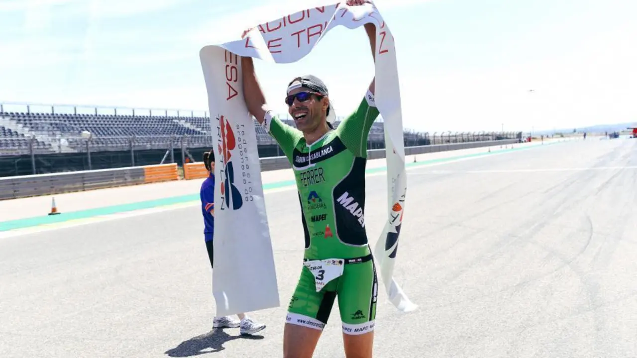 Isreal Ferrer, feliz con su vitoria en MotorLand. Foto:  Agency Sport Media