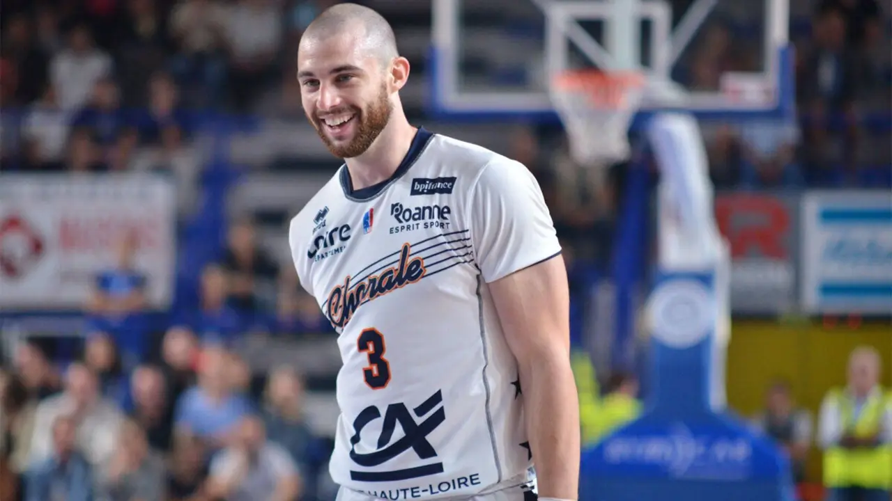 Matt Carlino con su &uacute;ltimo servicio siendo jugador en el Chorale franc&eacute;s | Foto: bebasket.fr