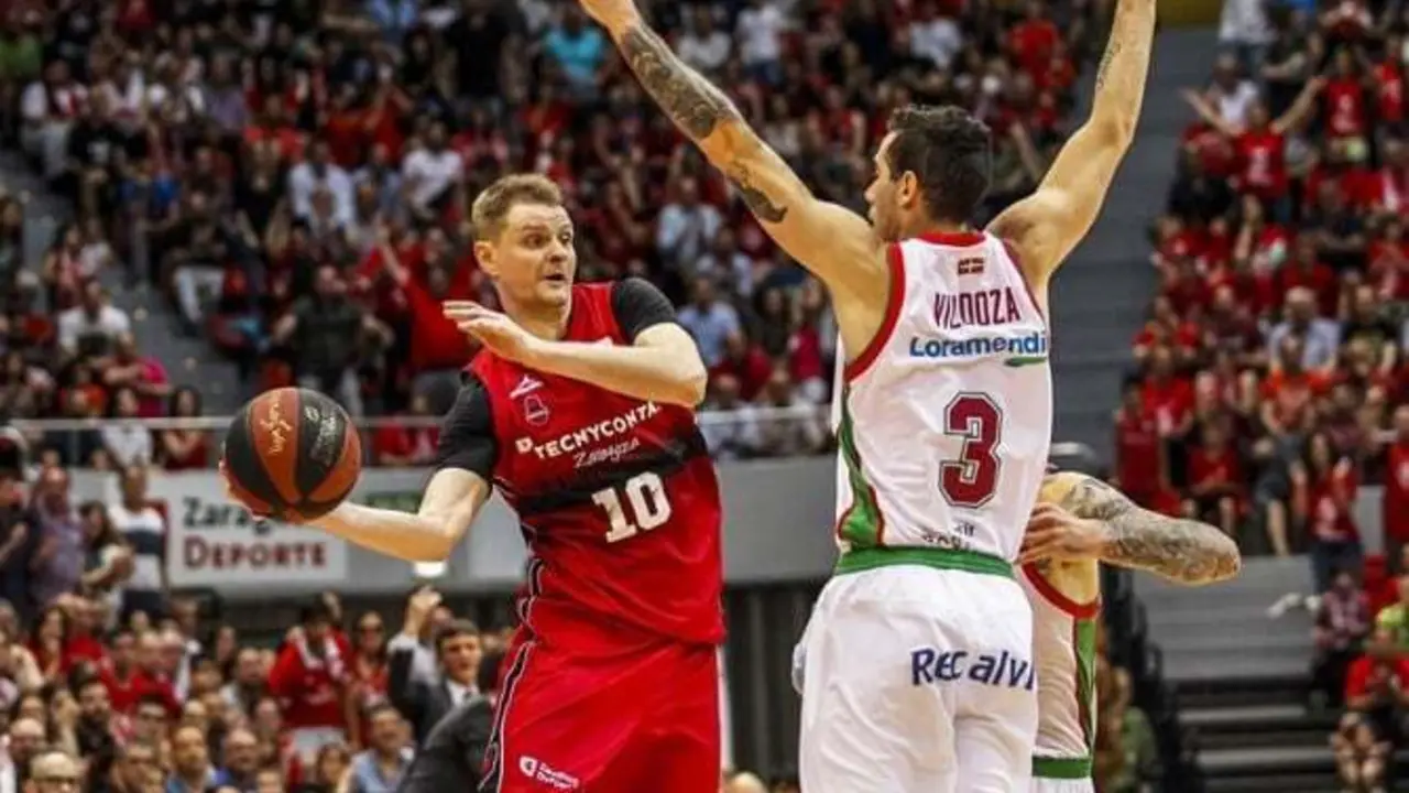 Renaldas Seibutis, en el Play Off ante Baskonia. Foto: Esther Casas/Basket Zaragoza