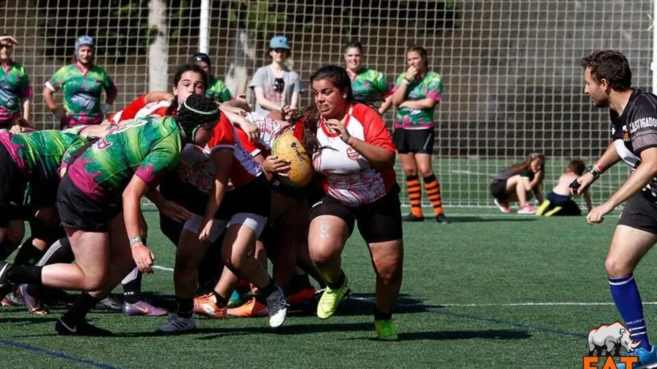 Jugadoras de rugby en el &uacute;ltimo torneo disputado en Monz&oacute;n. Foto: Quebrantahuesos Rugby