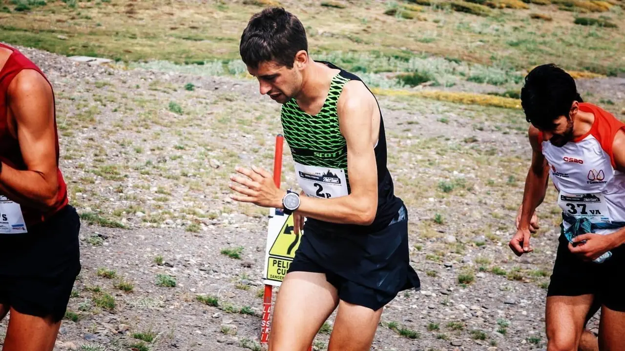Dani Osanz, en pleno esfuerzo durante el KV de Sierra Nevada en el que se proclam&oacute; campe&oacute;n de Espa&ntilde;a absoluto. Foto: Cedida