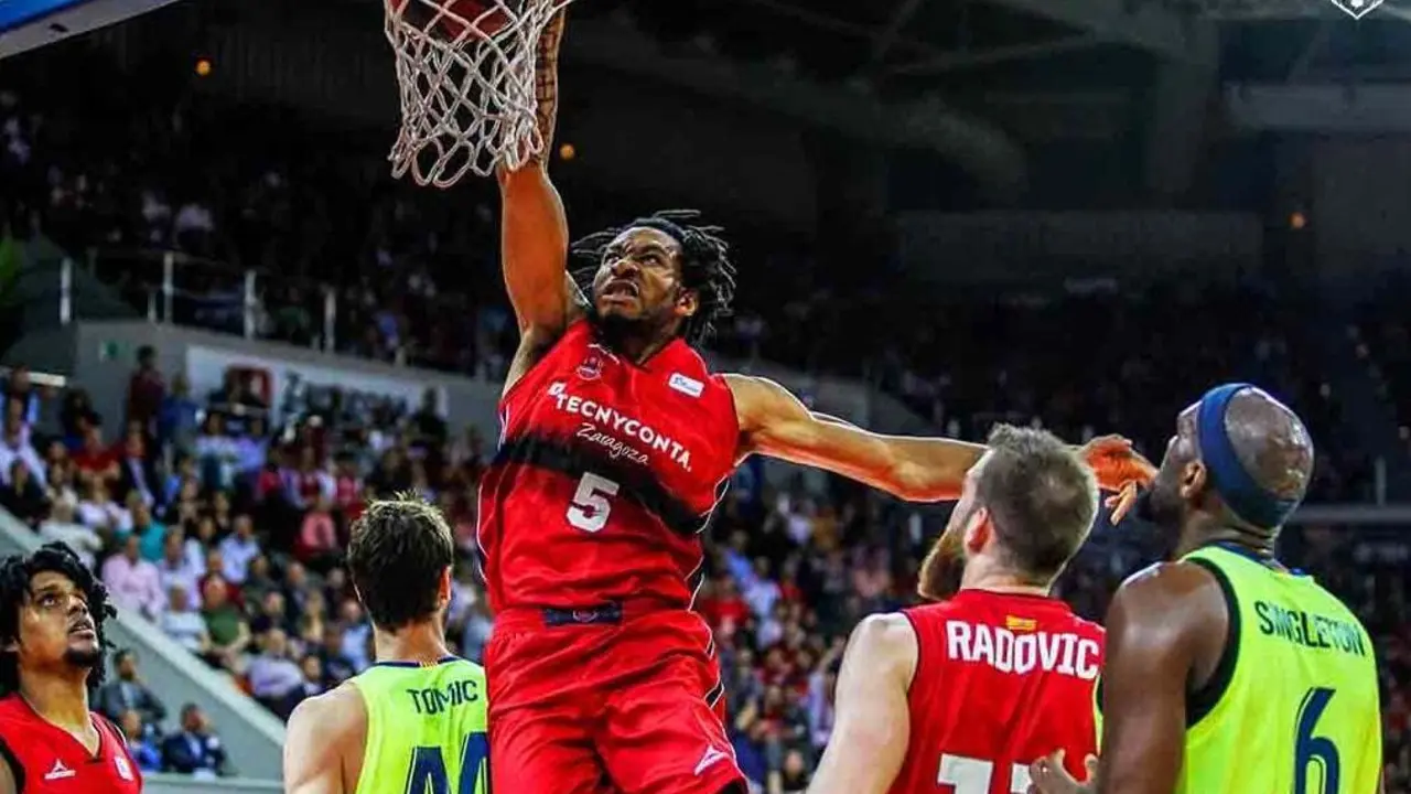 Stan Okoye, en el Play Off ante el Barcelona. Foto: Esther Casas/Basket Zaragoza