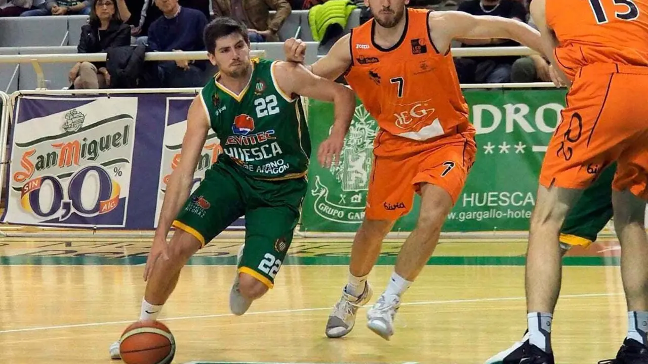 Agust&iacute; Sans precisamente en una acci&oacute;n ante For&ccedil;a Lleida | Foto: C.Pascual