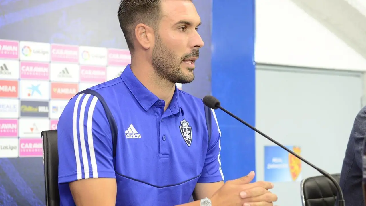 Imagen de Atienza, en su presentaci&oacute;n. Foto: Real Zaragoza