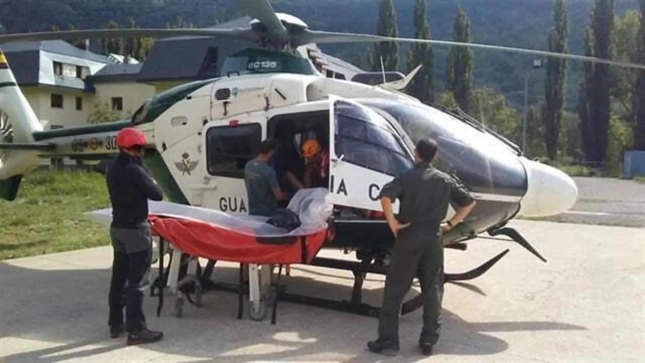 Unidad de helic&oacute;ptero del GREIM en Benasque