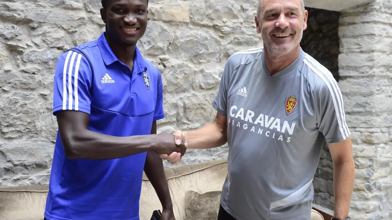 Dwamena a su llegada a Bolta&ntilde;a. Foto: Real Zaragoza