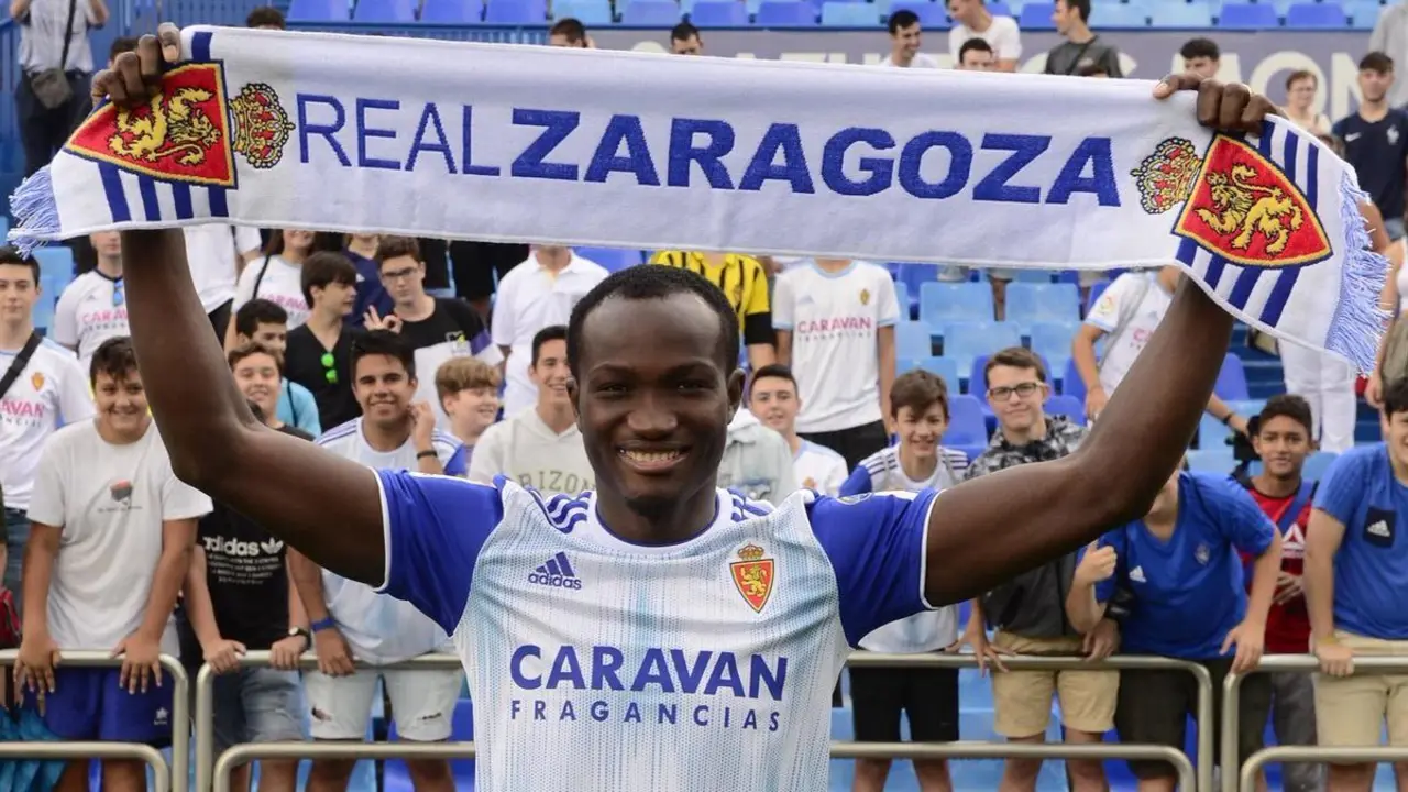 Dwamena en su presentaci&oacute;n en La Romareda. Foto: Real Zaragoza