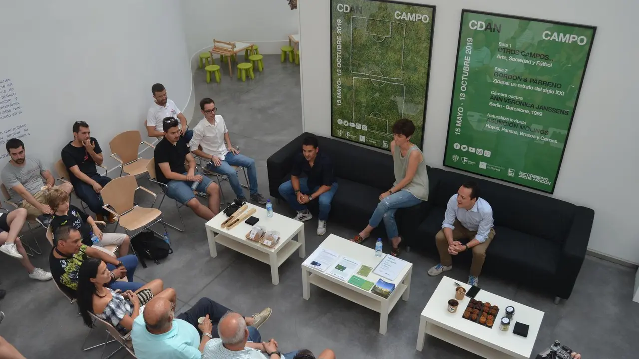 M&iacute;chel, protagonista del encuentro con los medios y la comunidad tuitera en el CDAN. Foto: Sportaragon