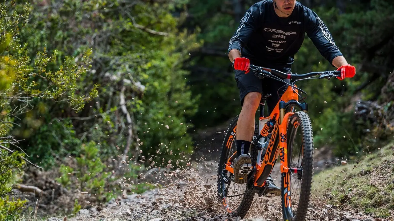 Gabi Torralba, en la imagen, es referencia del enduro en Arag&oacute;n y Espa&ntilde;a y estar&aacute; en la l&iacute;nea de salida de la Trans-Nomad. Foto: Aritz Gordo