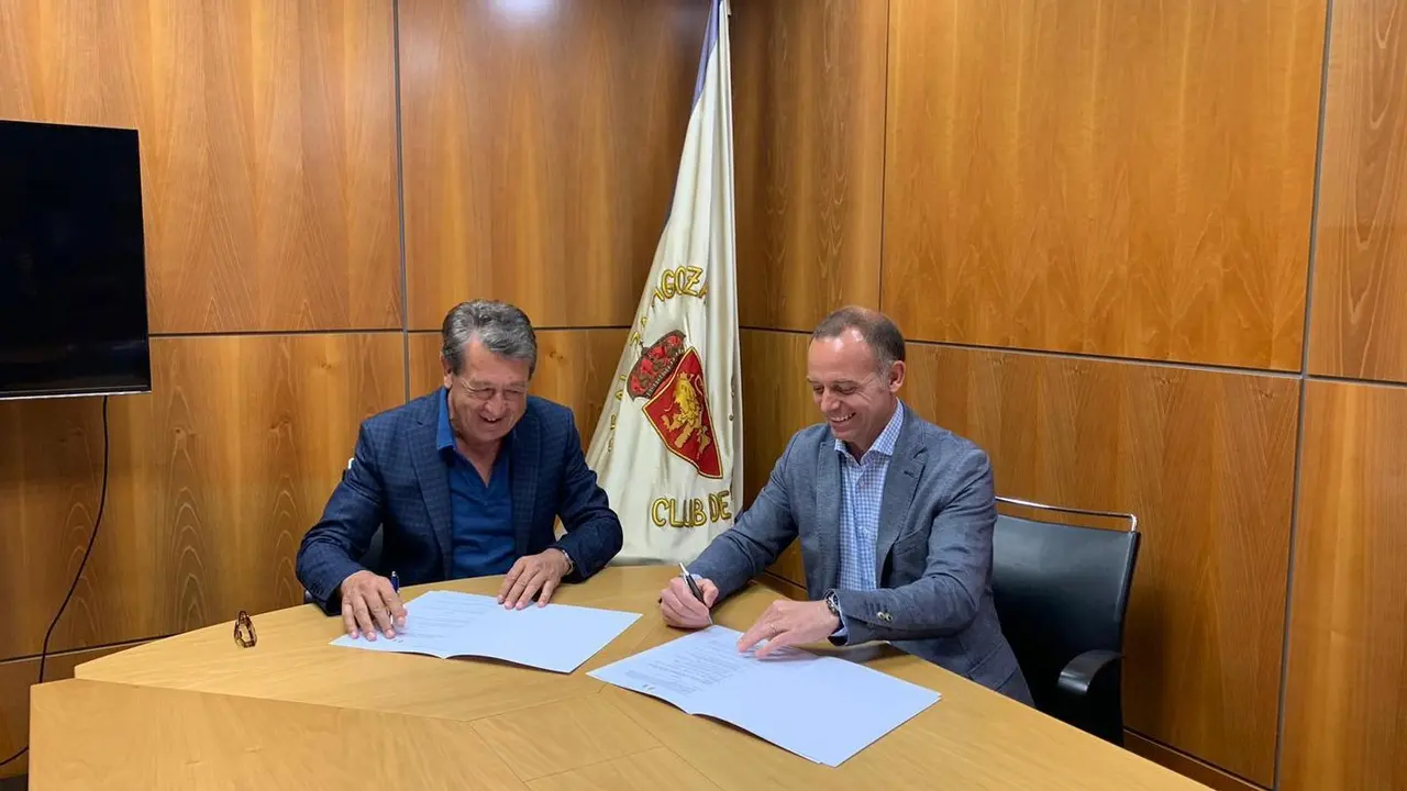 Firma del acuerdo entre CD Ebro y Real Zaragoza. Foto: CD Ebro